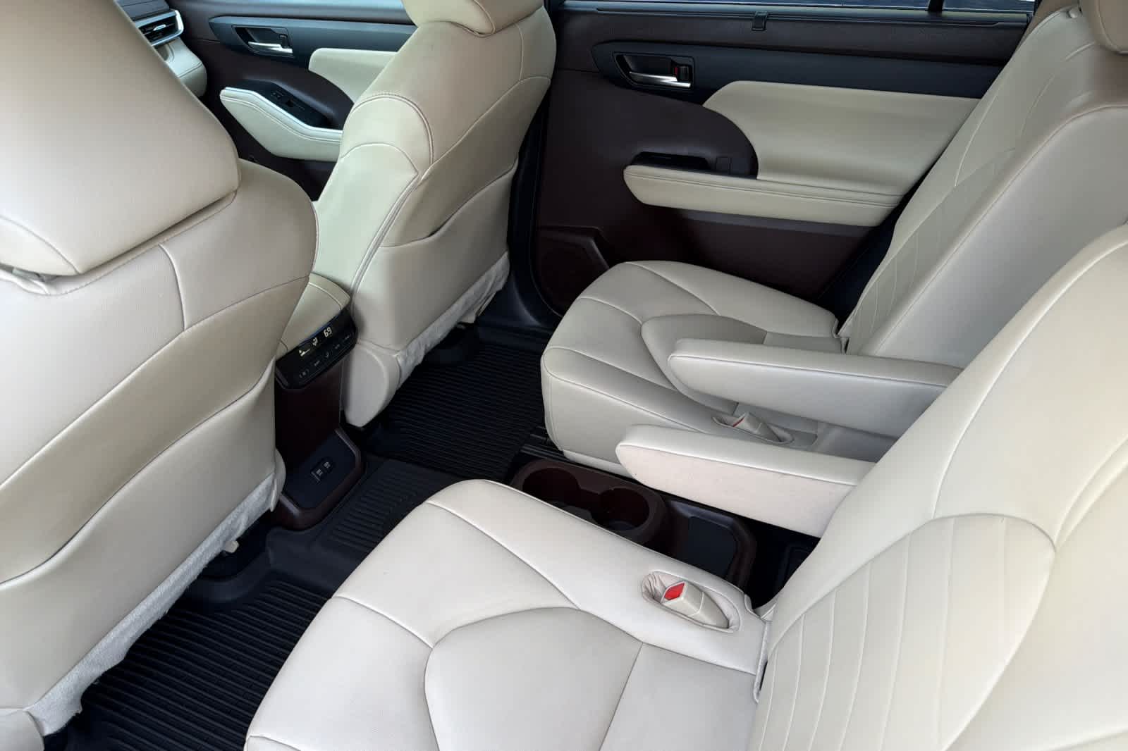 Thumbnail: 2021 Toyota Highlander - 3