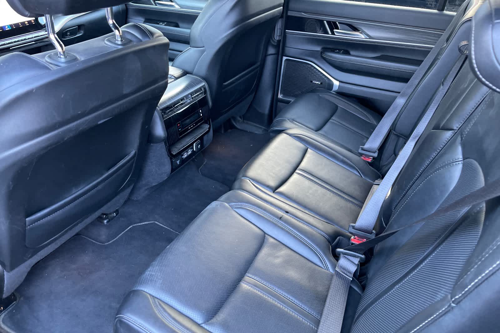 Thumbnail: 2024 Jeep Wagoneer - 10