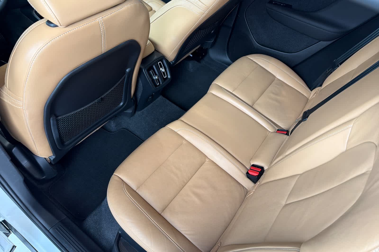 Thumbnail: 2022 Volvo XC40 - 4