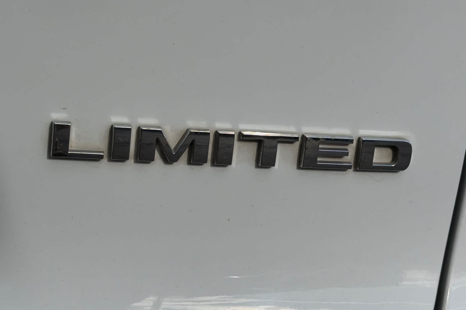 Thumbnail: 2020 Jeep Cherokee - 12