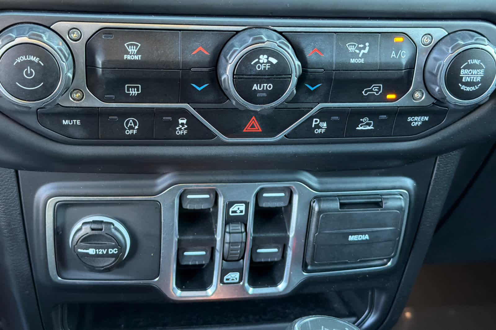 Thumbnail: 2021 Jeep Wrangler - 22