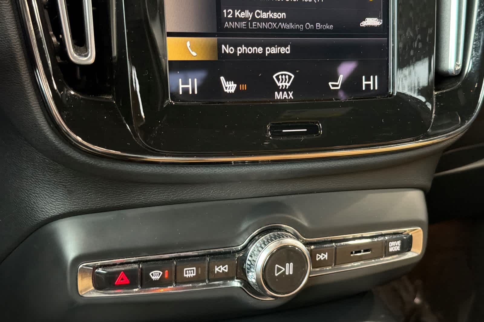 Thumbnail: 2022 Volvo XC40 - 23