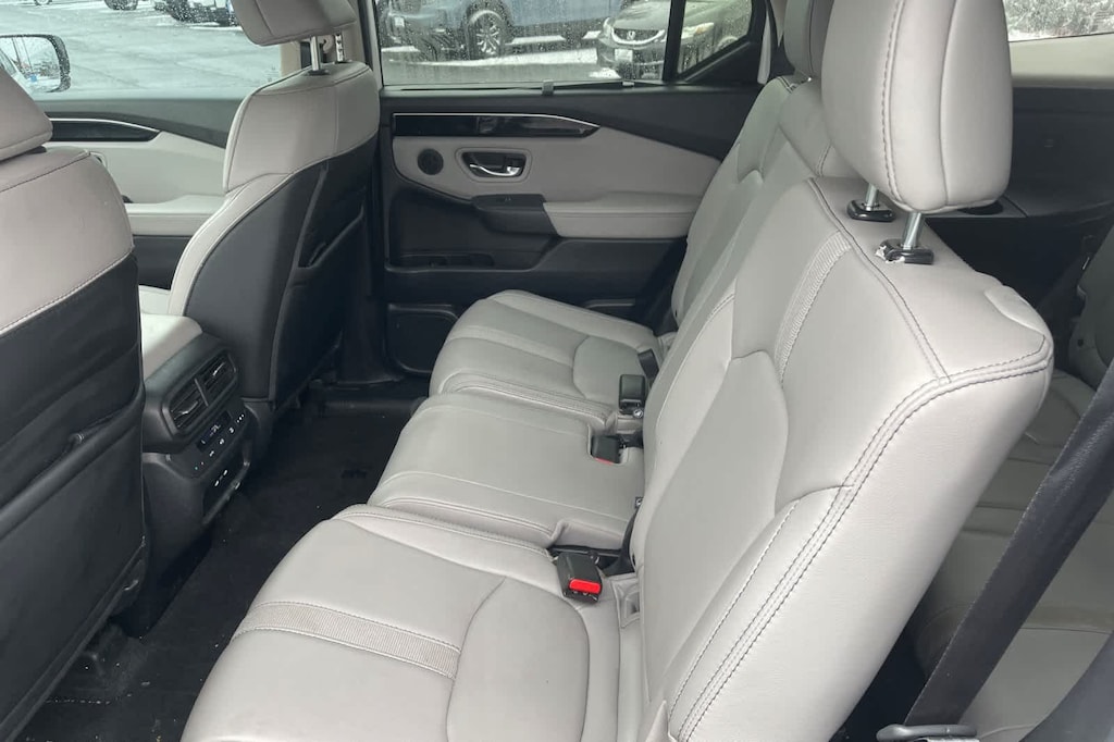 Used 2025 Honda Pilot Touring SUV