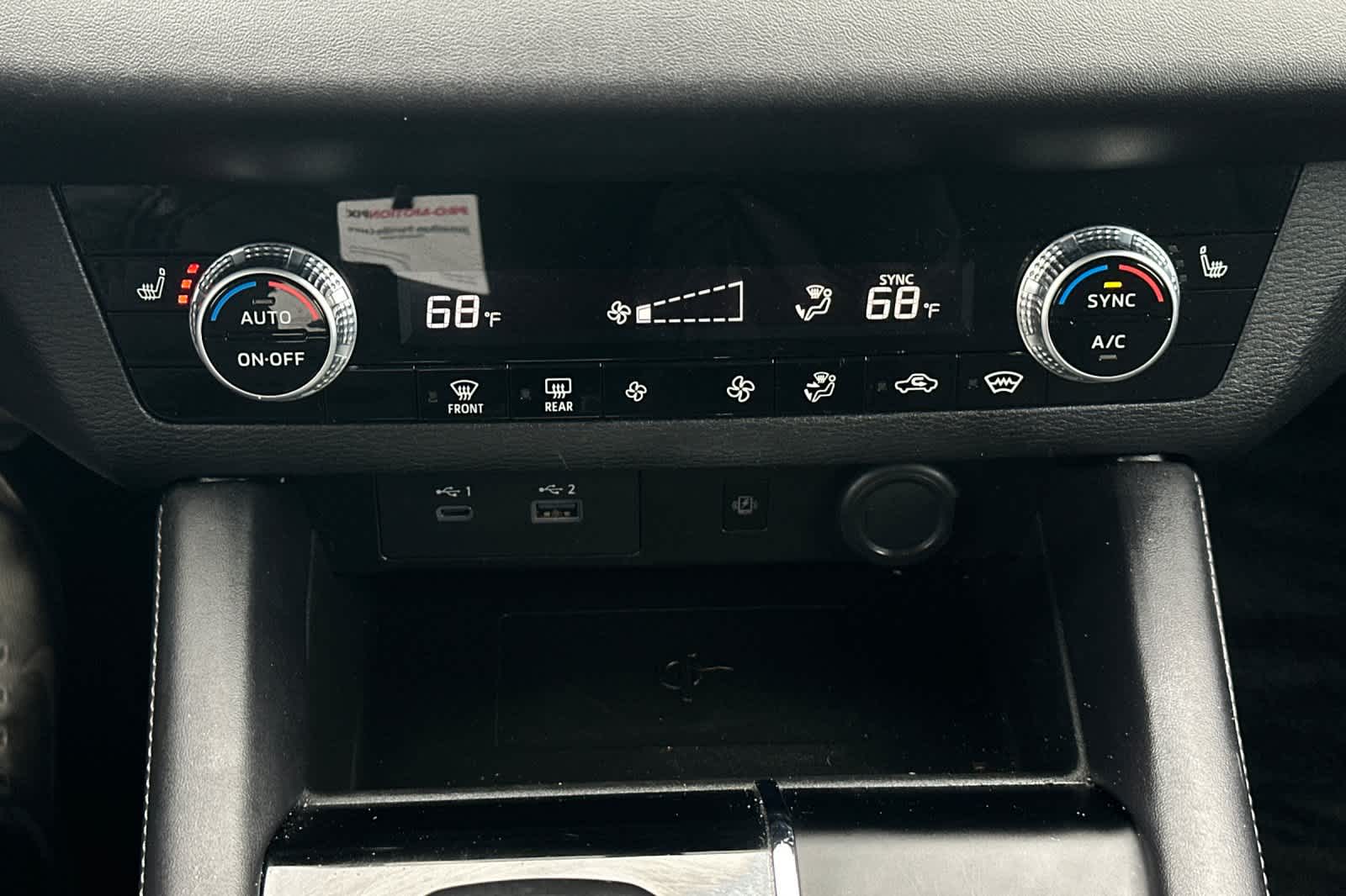 Thumbnail: 2024 Mitsubishi Outlander - 24