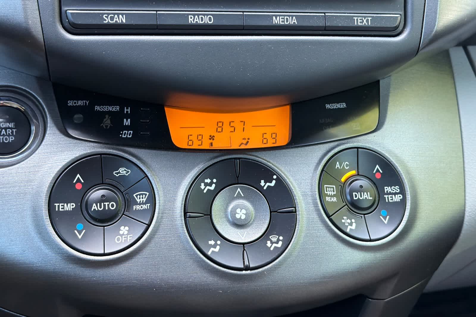 Thumbnail: 2012 Toyota RAV4 - 22