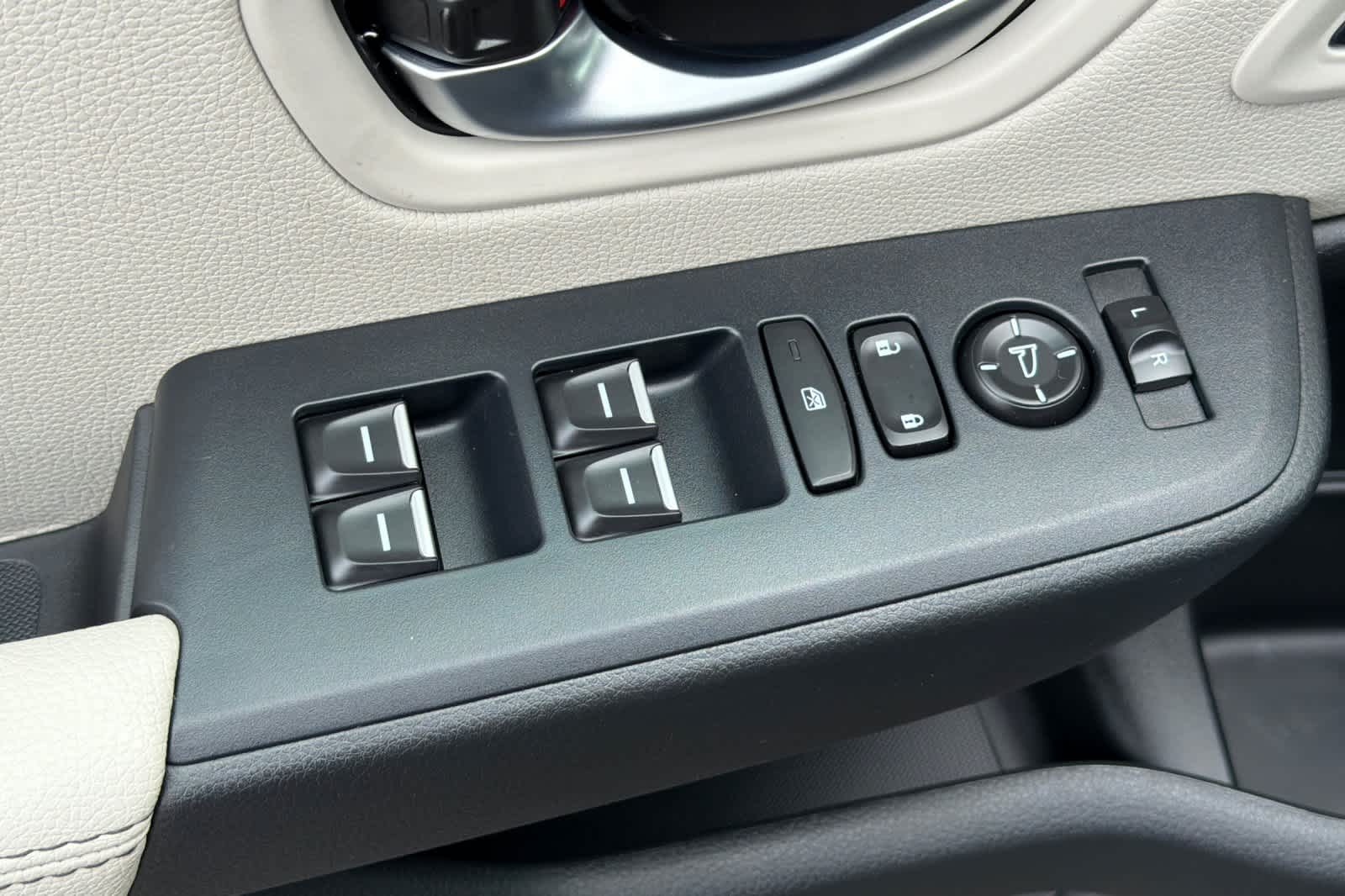 Thumbnail: 2026 Honda Pilot - 15