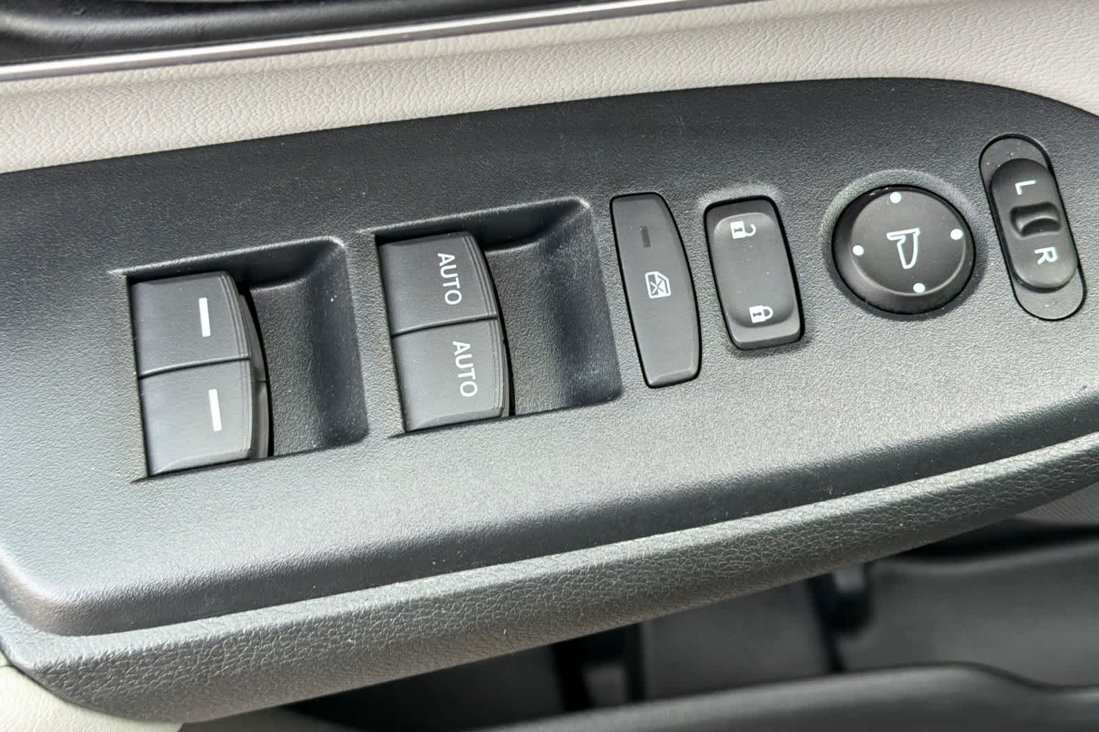 Thumbnail: 2017 Honda CR-V - 15