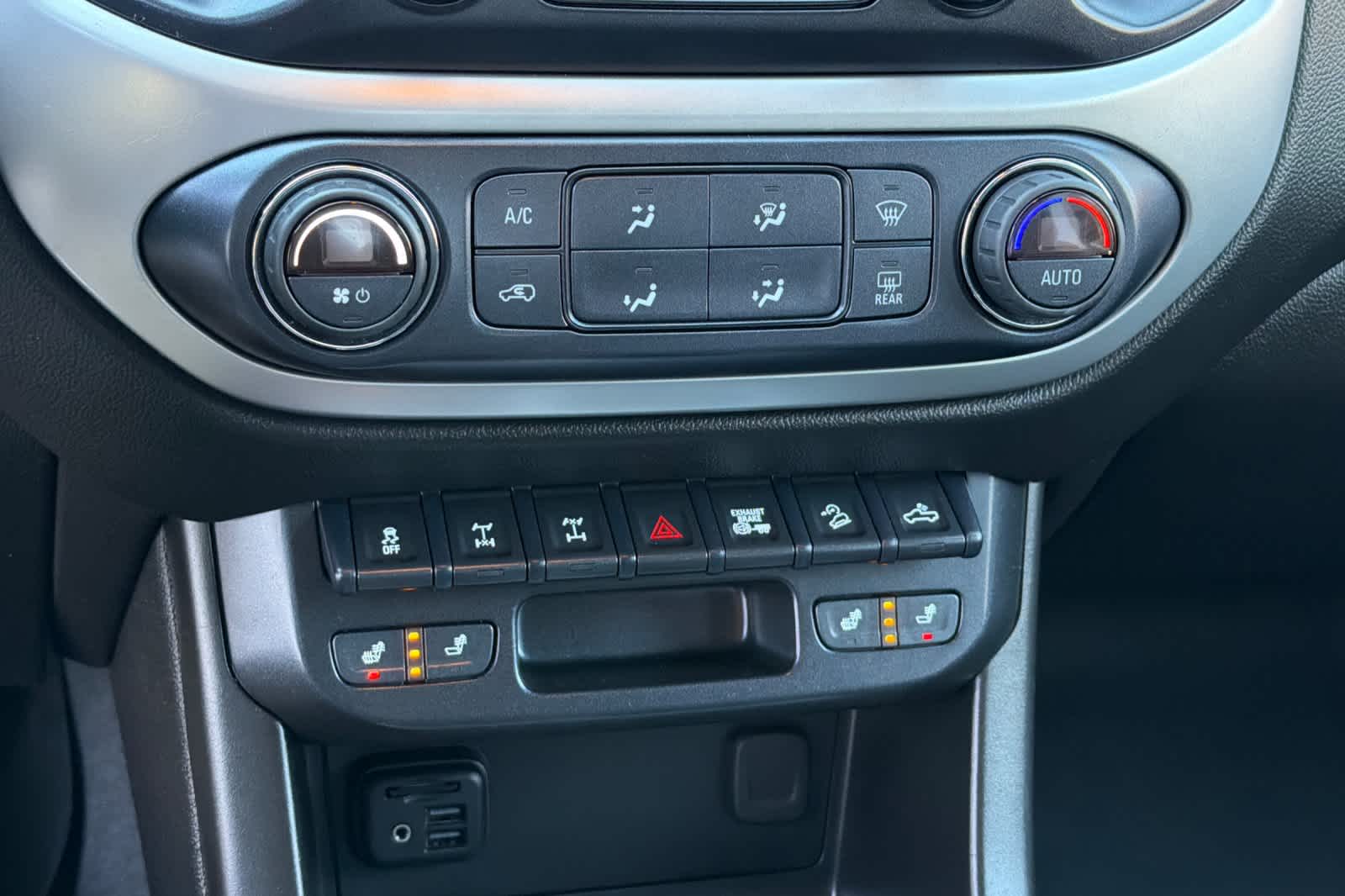 Thumbnail: 2019 Chevrolet Colorado - 21