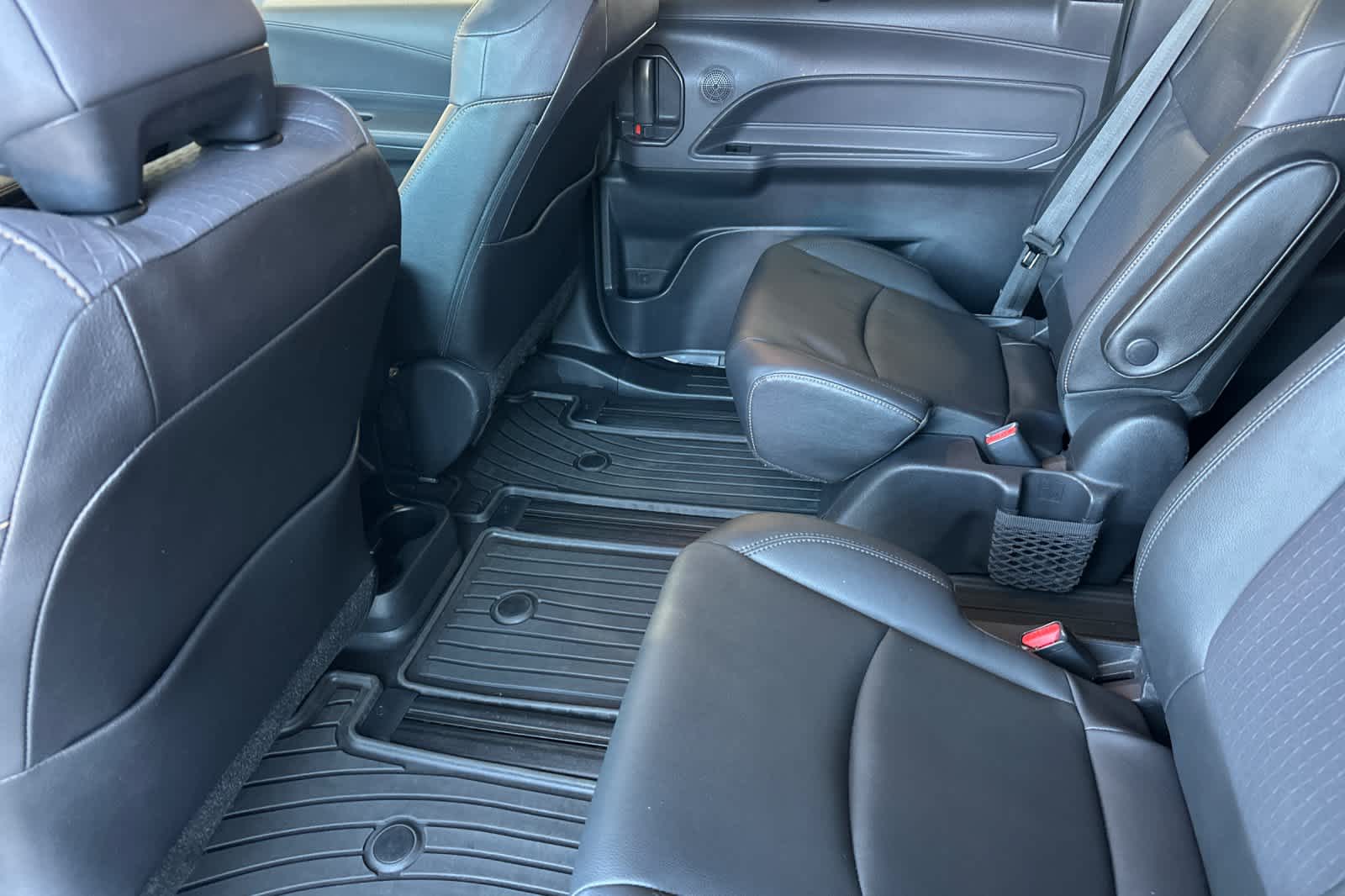 Thumbnail: 2022 Toyota Sienna - 3