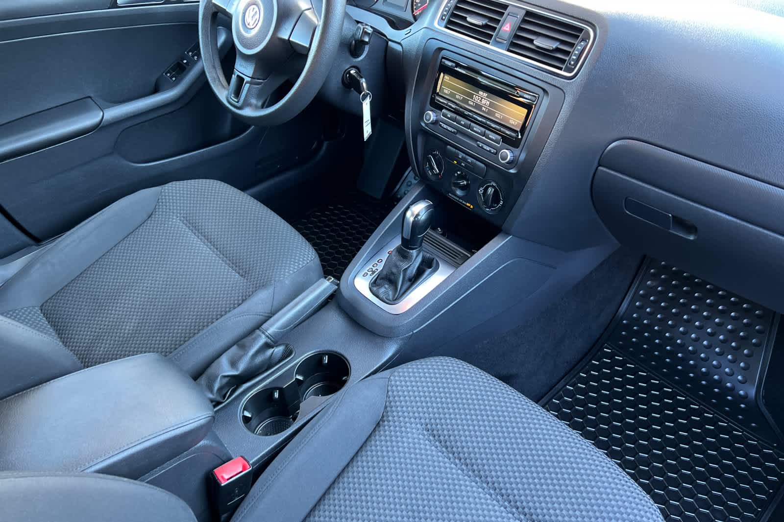 Thumbnail: 2014 Volkswagen Jetta - 17