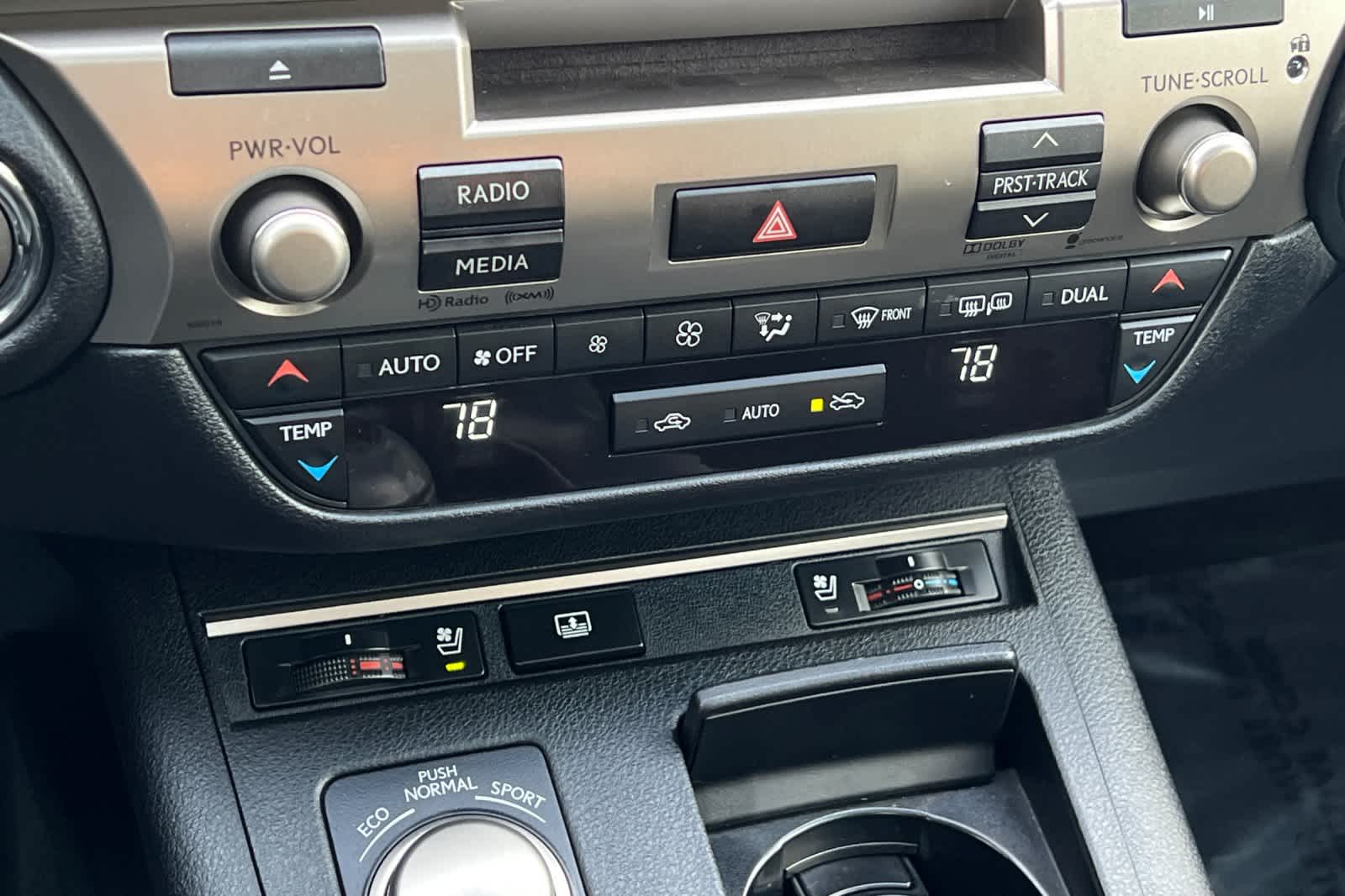 Thumbnail: 2013 Lexus ES - 22
