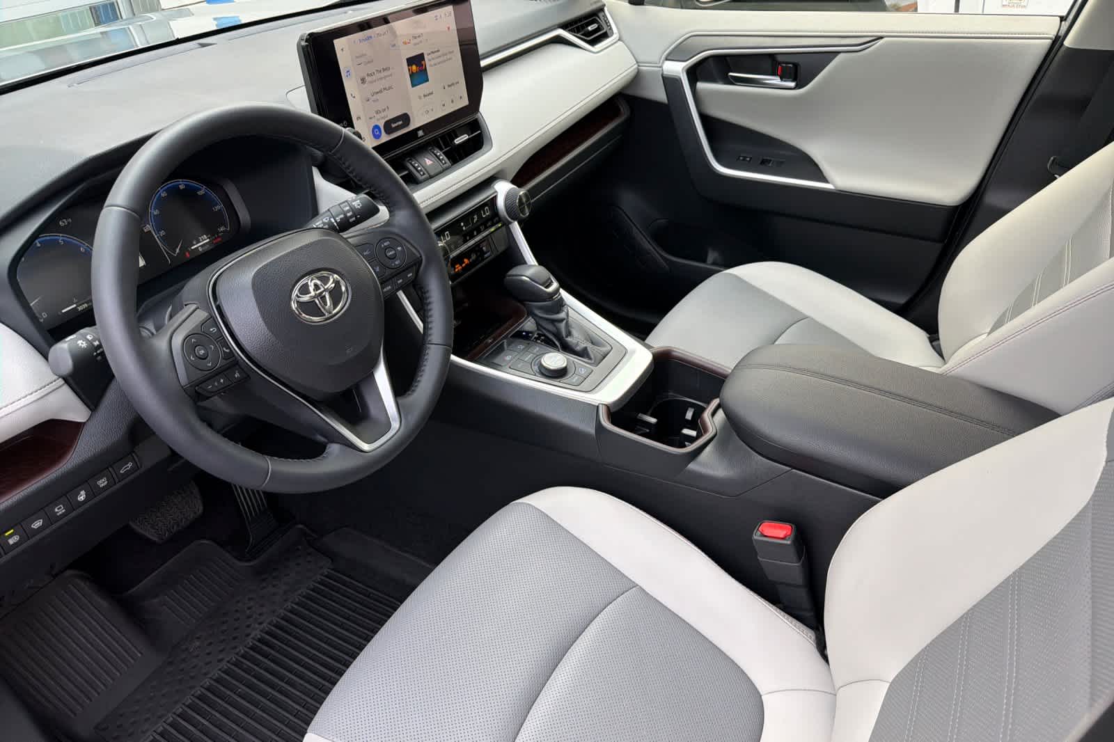 Thumbnail: 2025 Toyota RAV4 - 13