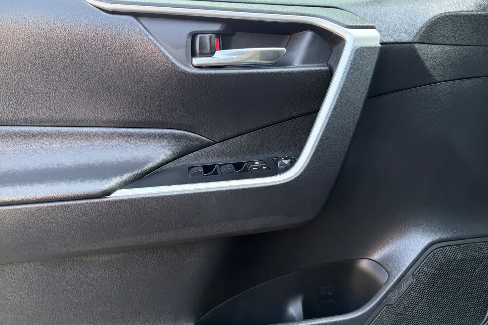 Thumbnail: 2019 Toyota RAV4 - 14