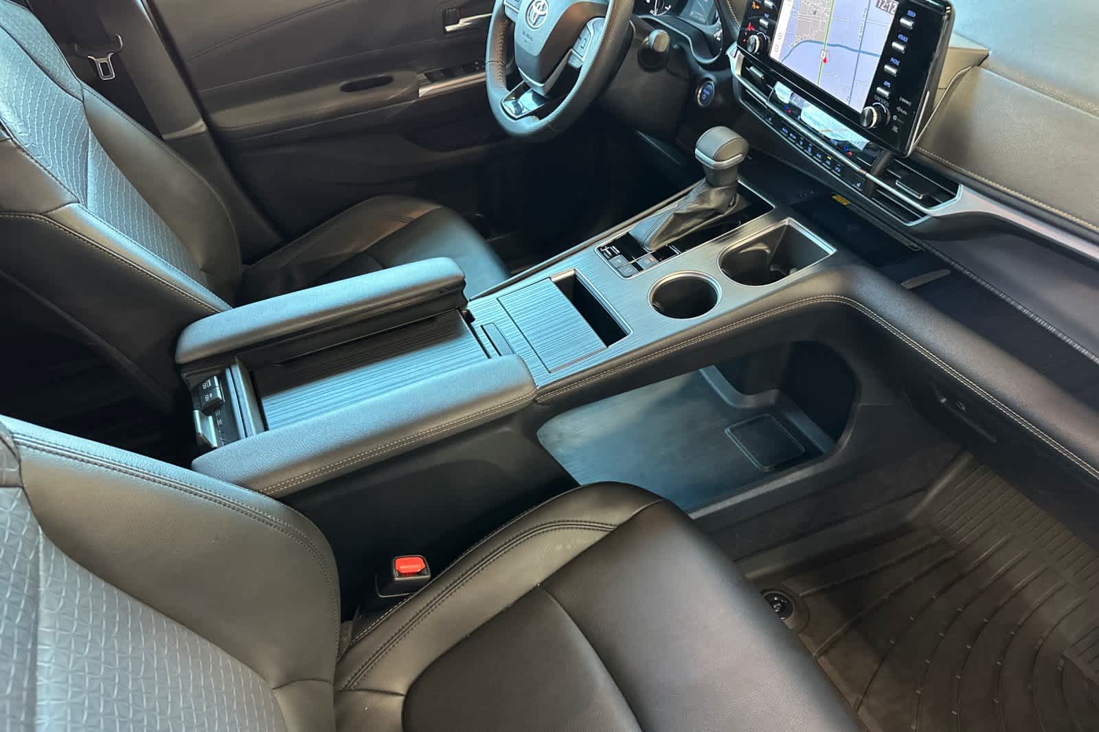 Thumbnail: 2022 Toyota Sienna - 18