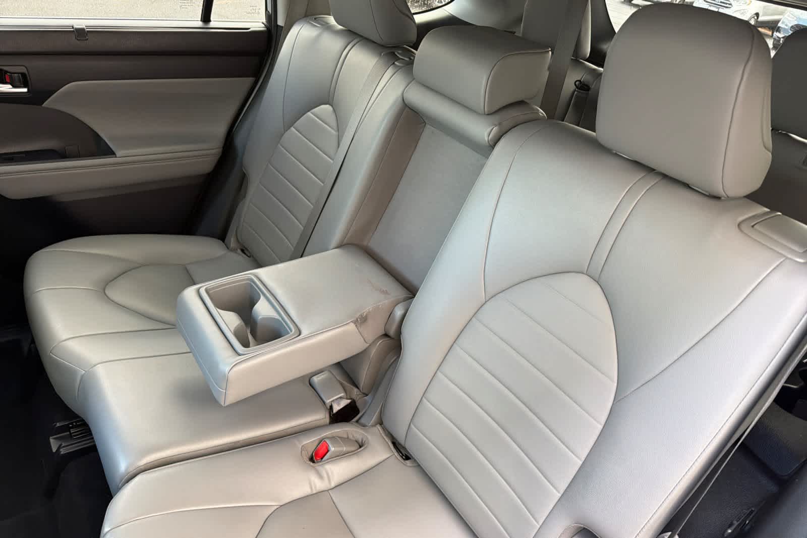 Thumbnail: 2022 Toyota Highlander - 4