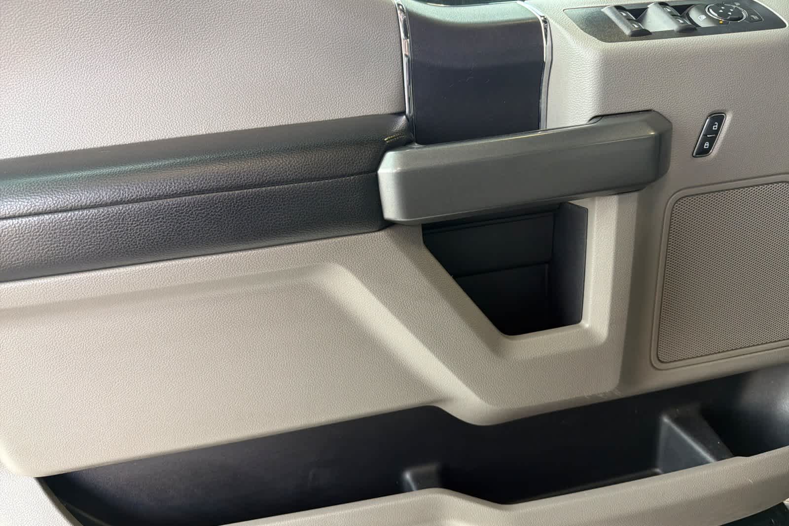 Thumbnail: 2017 Ford F-150 - 14