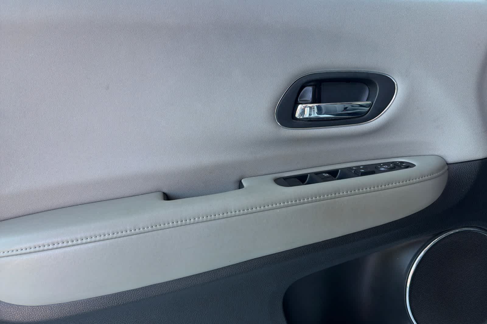 Thumbnail: 2016 Honda HR-V - 13