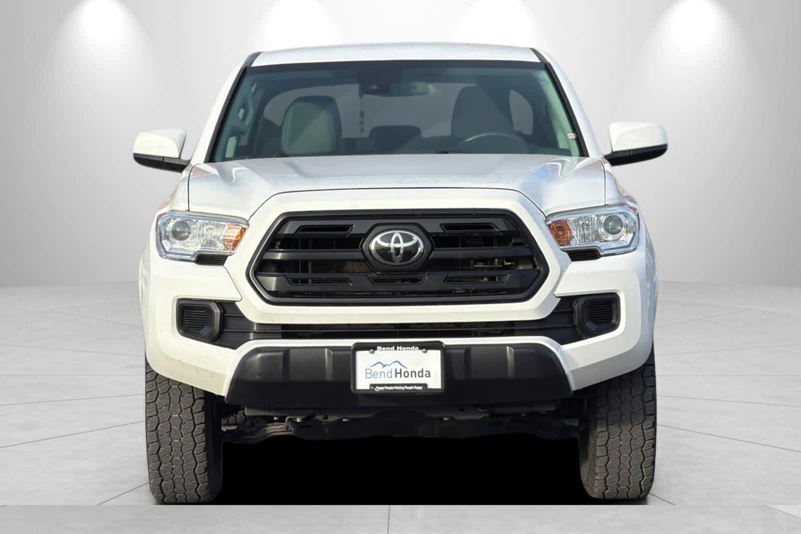Thumbnail: 2019 Toyota Tacoma - 10