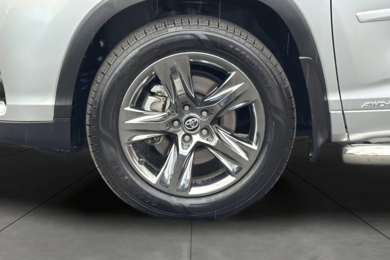 Thumbnail: 2018 Toyota Highlander - 11