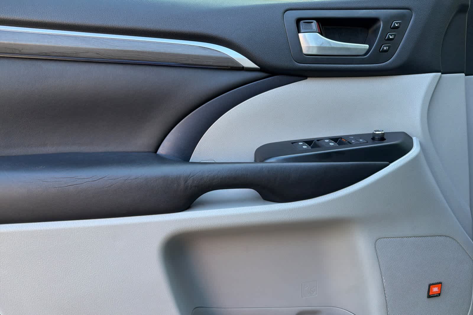 2017 Toyota Highlander Limited - Photo 14