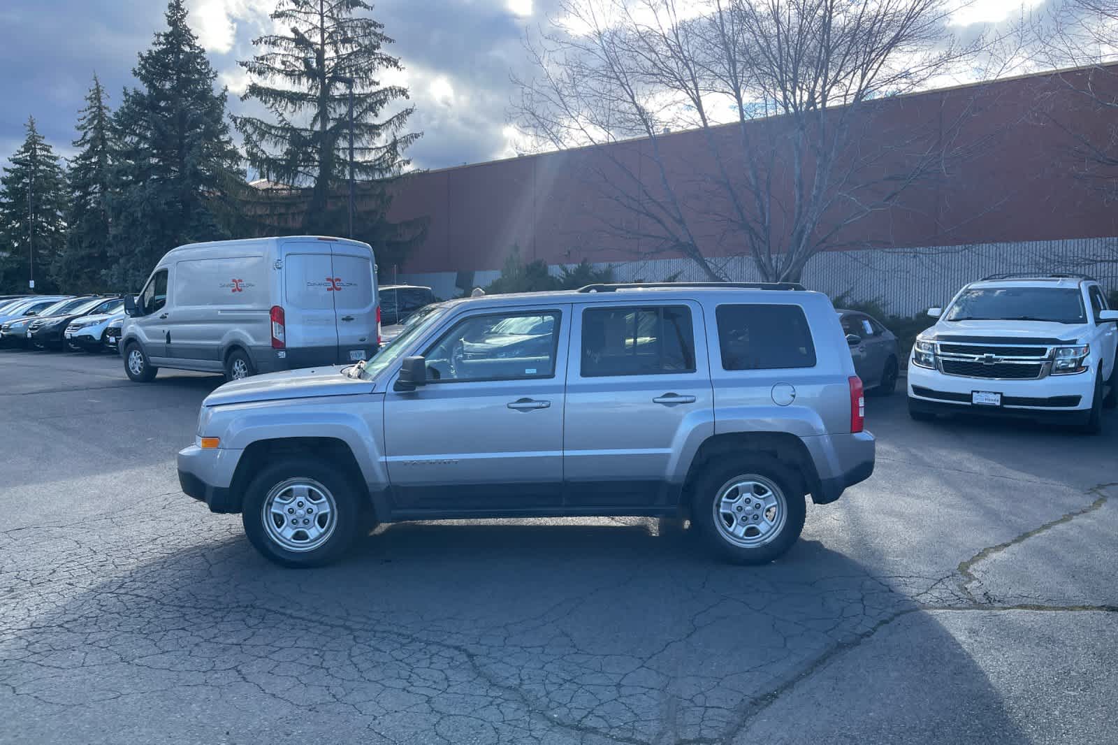 Thumbnail: 2016 Jeep Patriot - 5