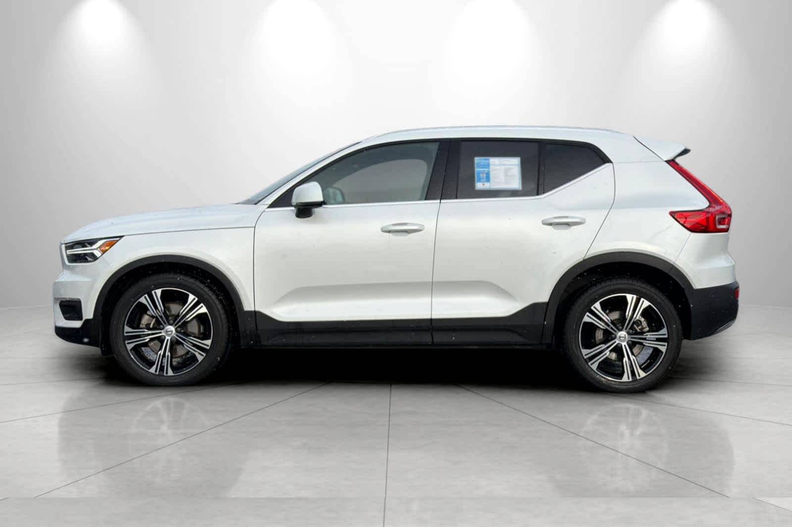 Thumbnail: 2022 Volvo XC40 - 5