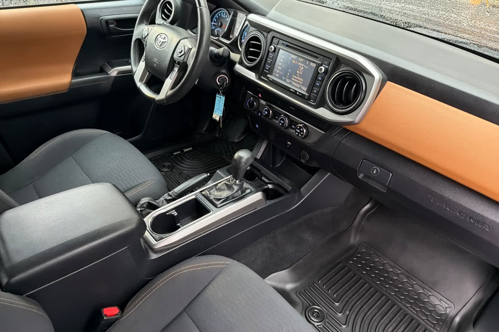 Thumbnail: 2019 Toyota Tacoma - 16