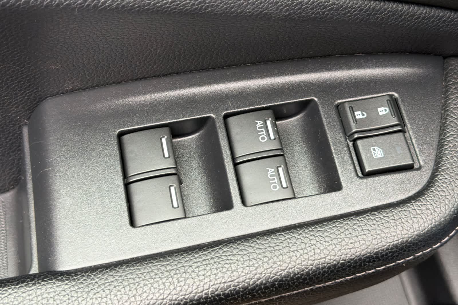 Thumbnail: 2017 Honda Ridgeline - 15