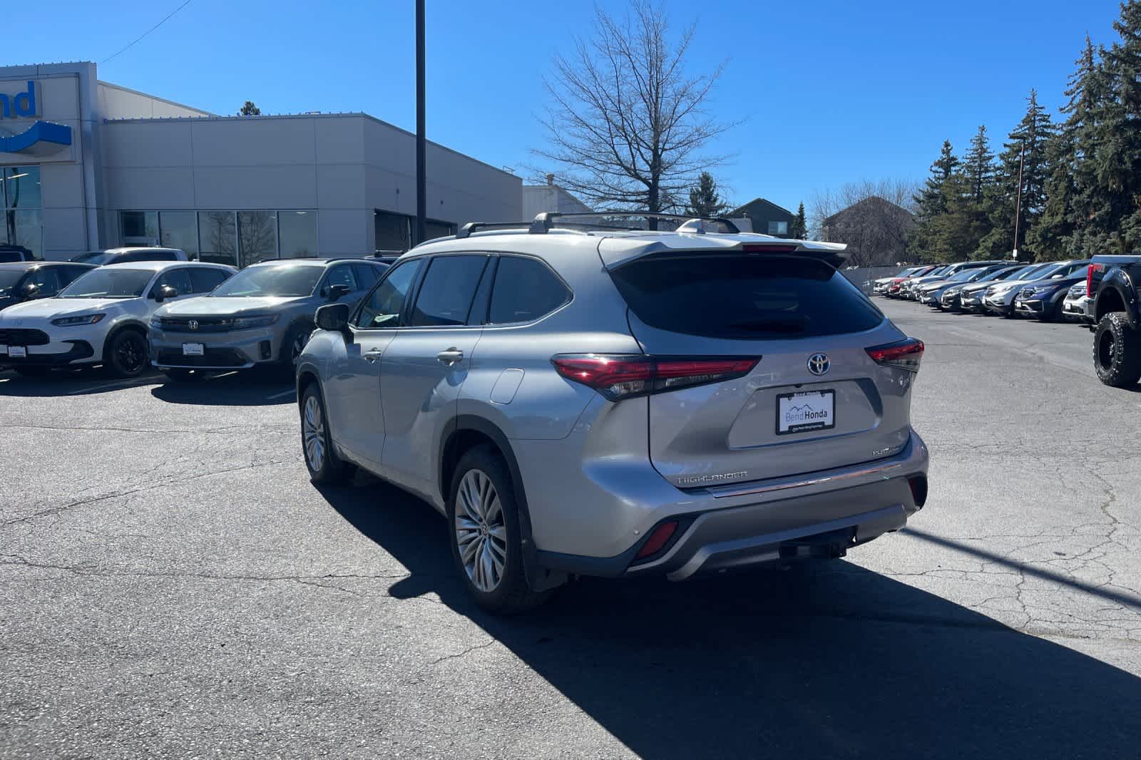 Thumbnail: 2023 Toyota Highlander - 3