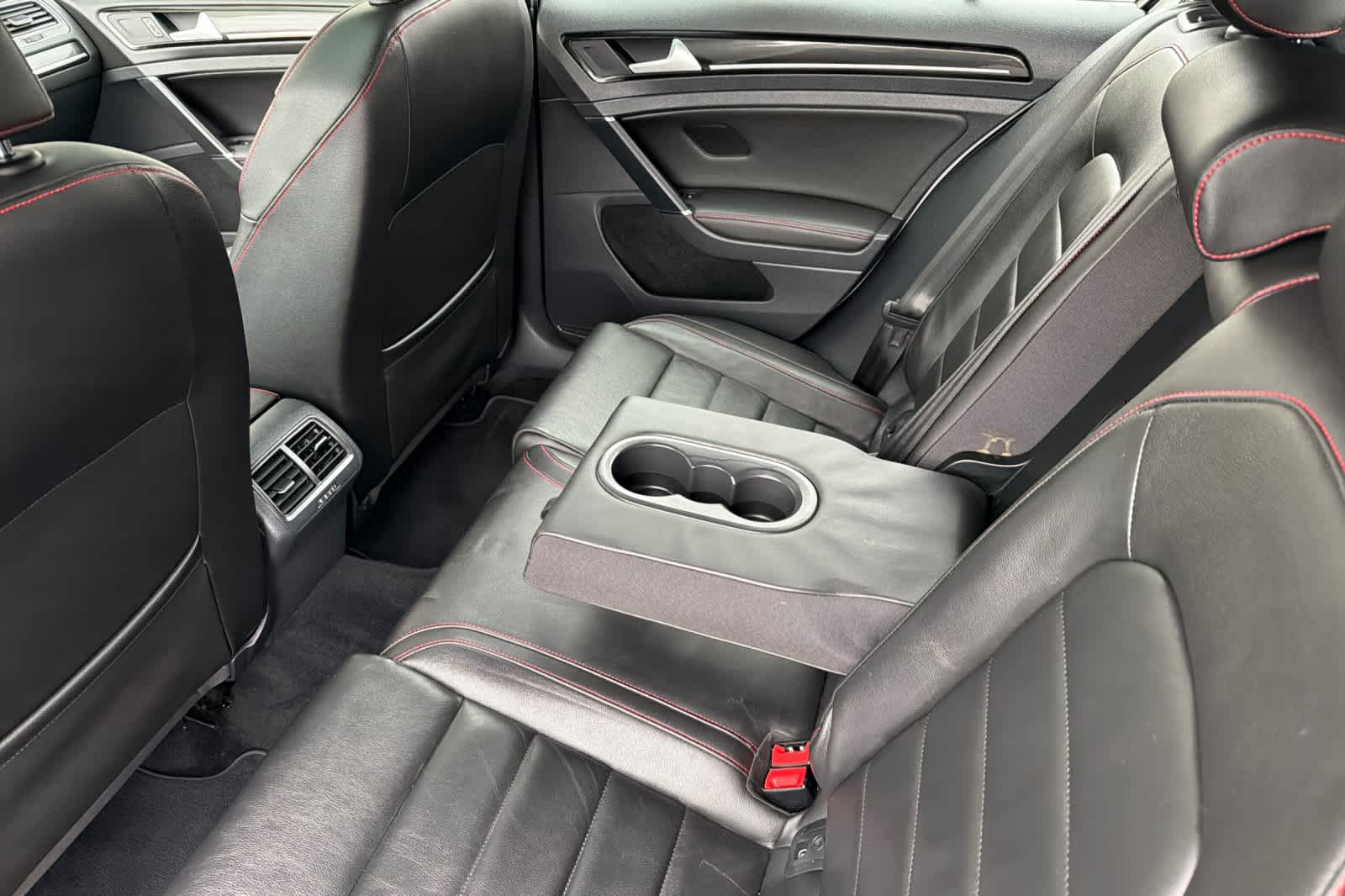 Thumbnail: 2016 Volkswagen Golf - 4