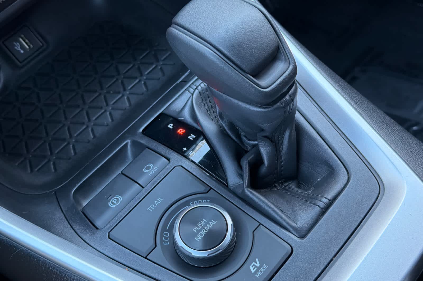 Thumbnail: 2024 Toyota RAV4 - 25