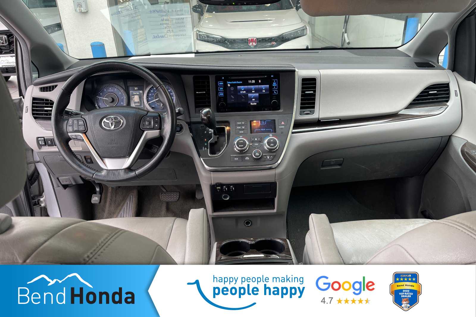 2015 Toyota Sienna XLE photo 3
