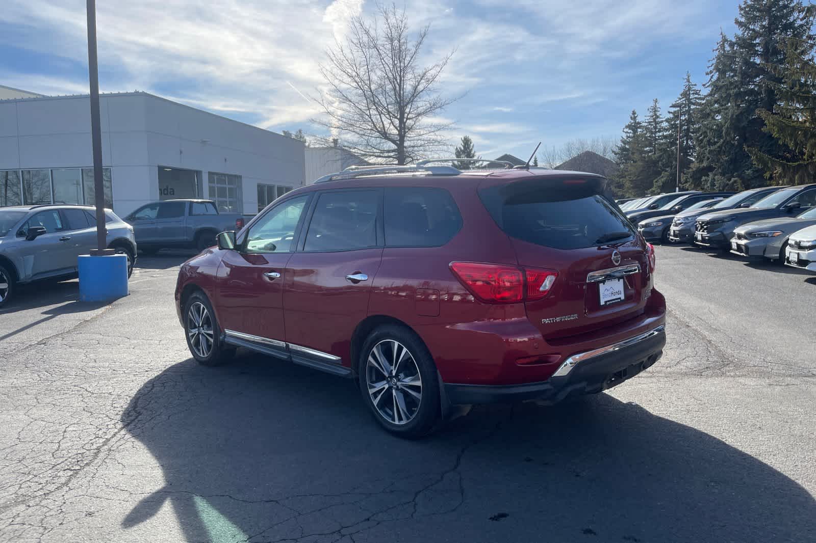 Thumbnail: 2017 Nissan Pathfinder - 6