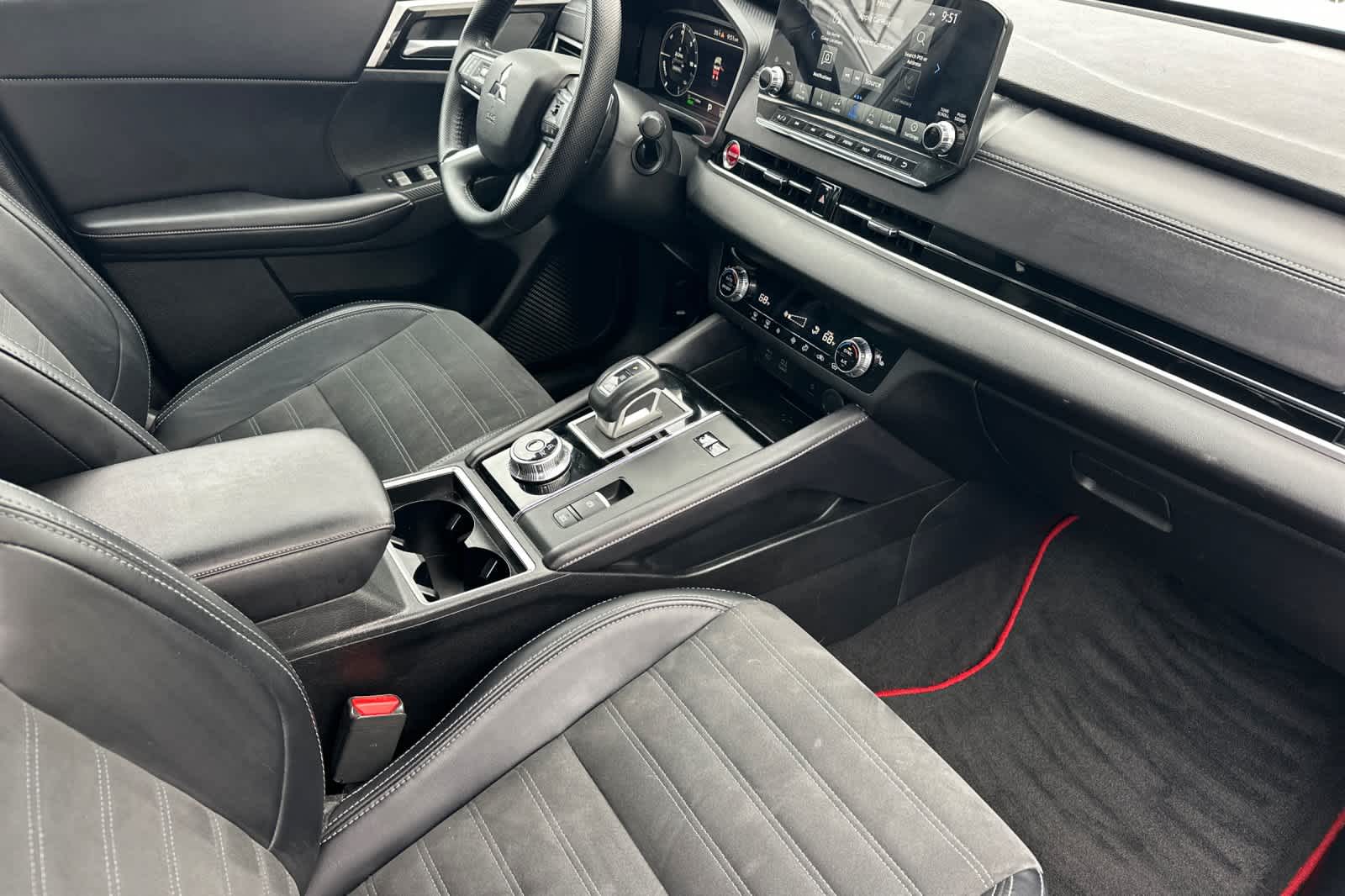 Thumbnail: 2024 Mitsubishi Outlander - 19