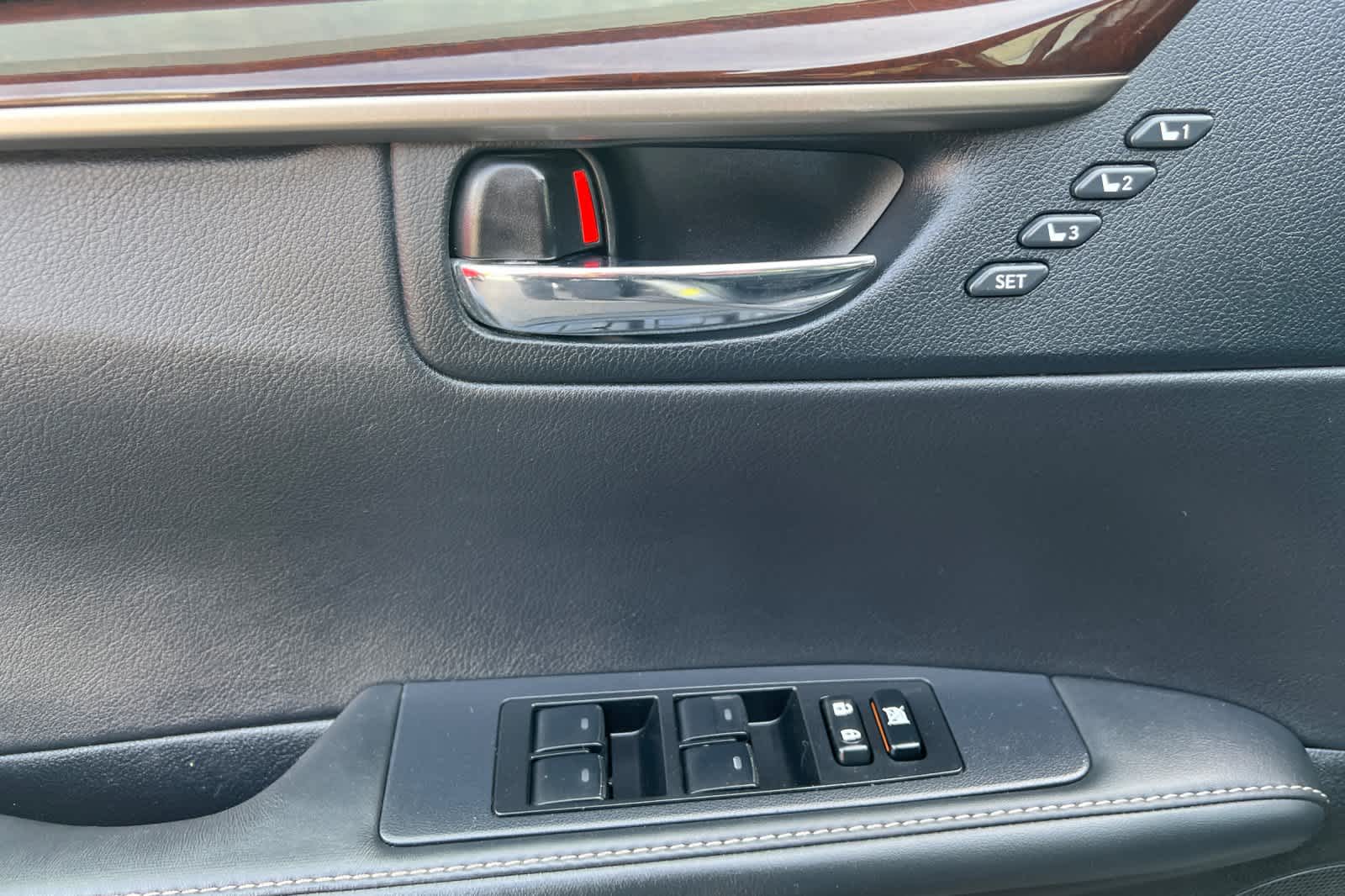 Thumbnail: 2013 Lexus ES - 14