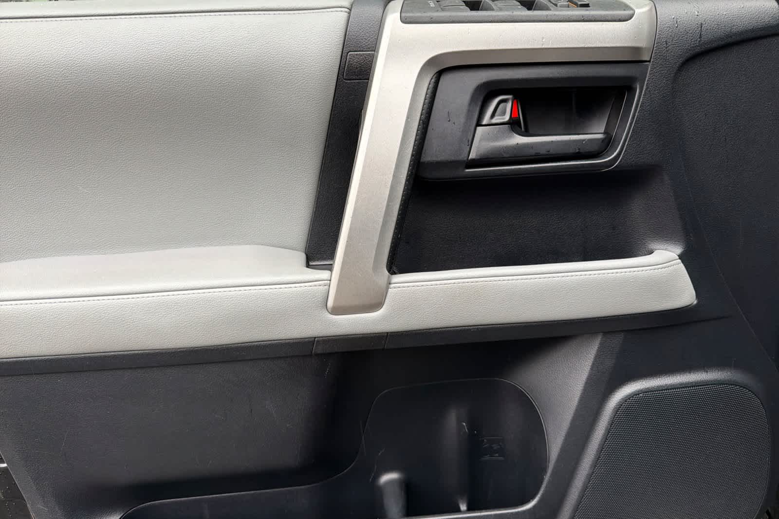 Thumbnail: 2010 Toyota 4Runner - 14