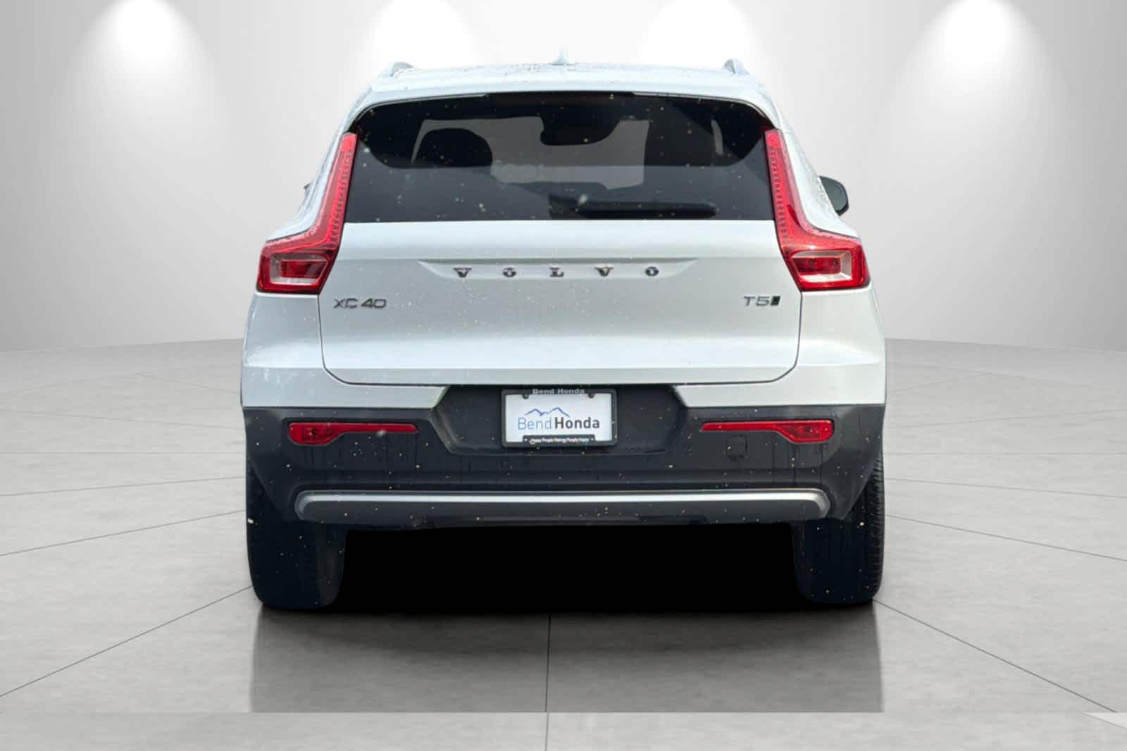 Thumbnail: 2022 Volvo XC40 - 7