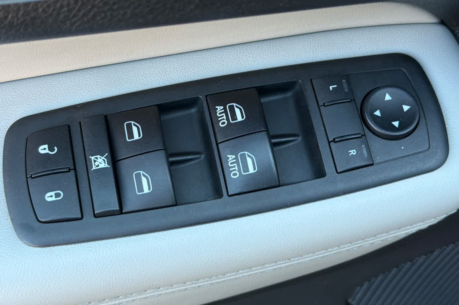 Thumbnail: 2018 Jeep Grand Cherokee - 15