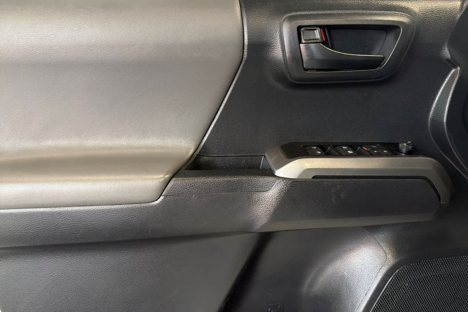 Thumbnail: 2023 Toyota Tacoma - 14