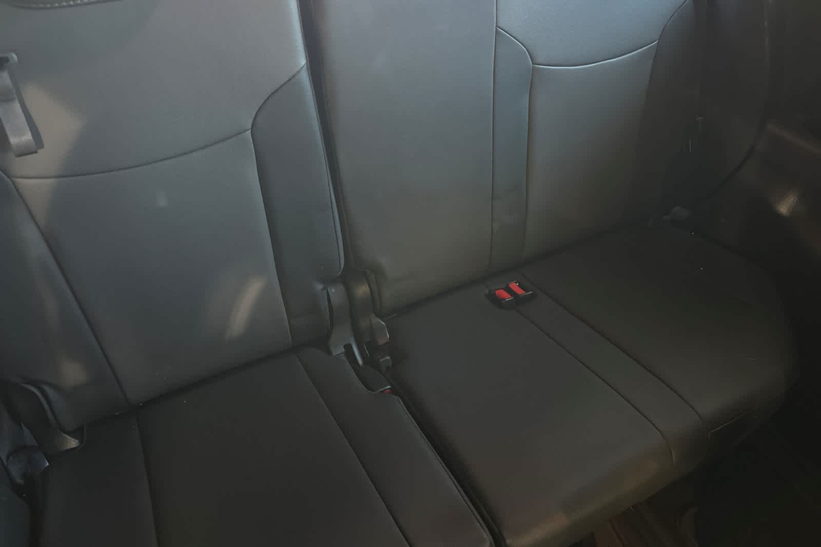 Thumbnail: 2022 Toyota Sienna - 16