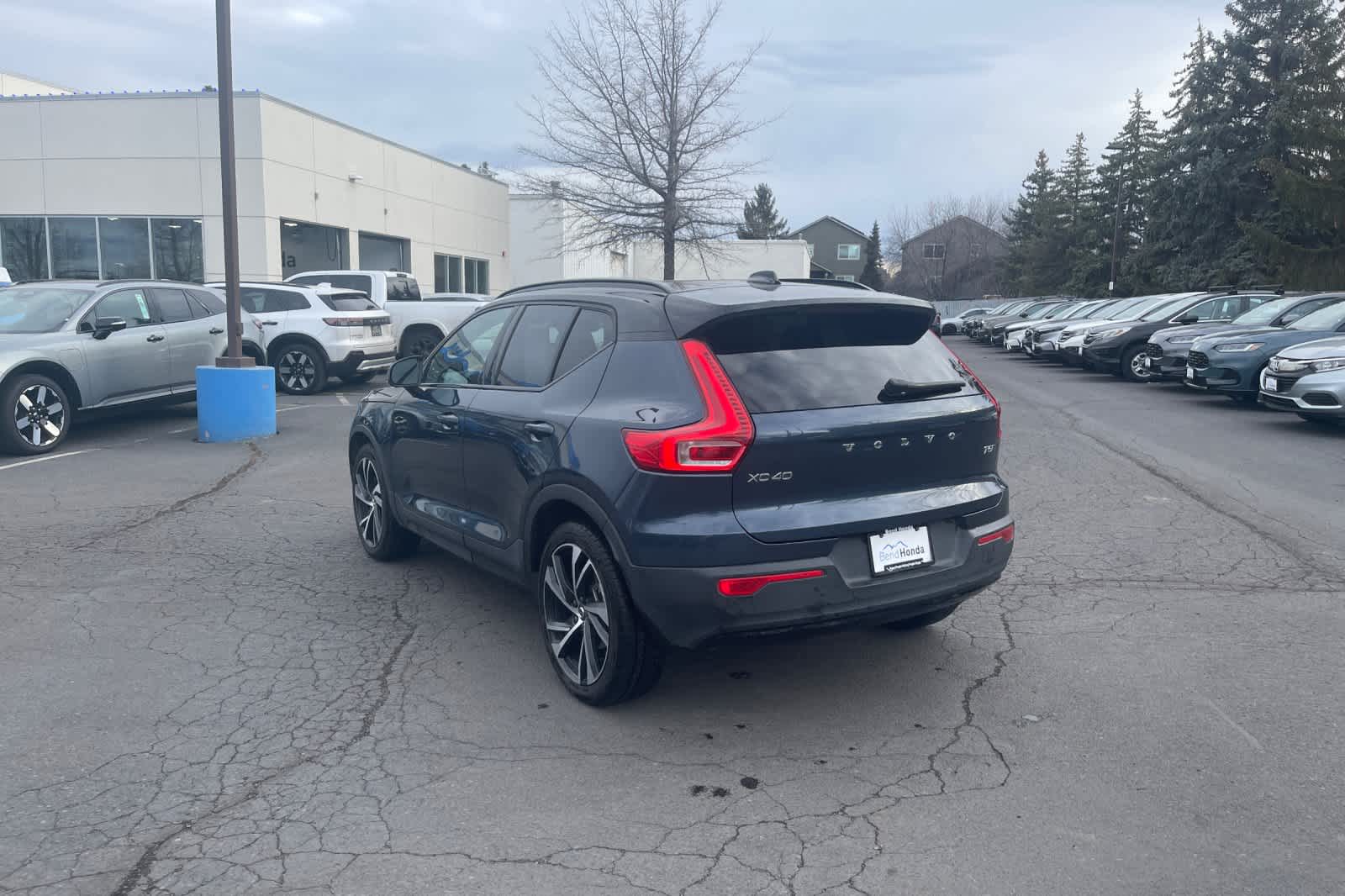 Thumbnail: 2022 Volvo XC40 - 6