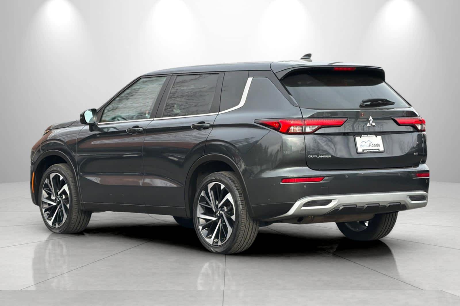 Thumbnail: 2024 Mitsubishi Outlander - 6