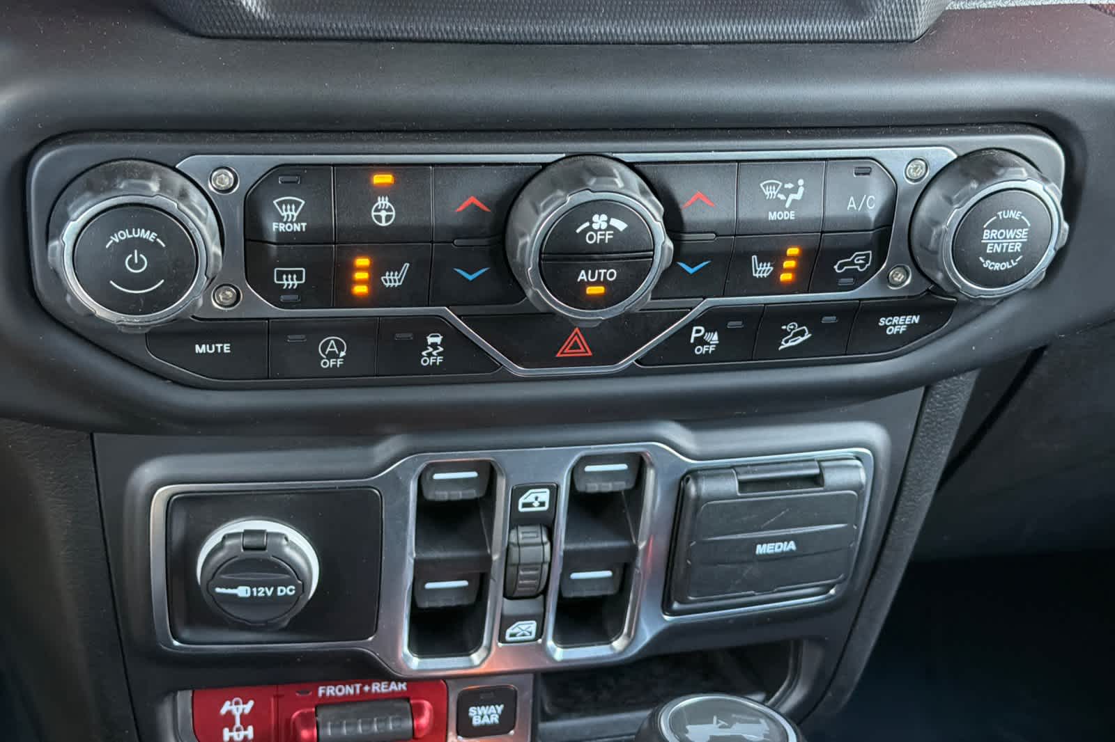 Thumbnail: 2020 Jeep Wrangler - 23