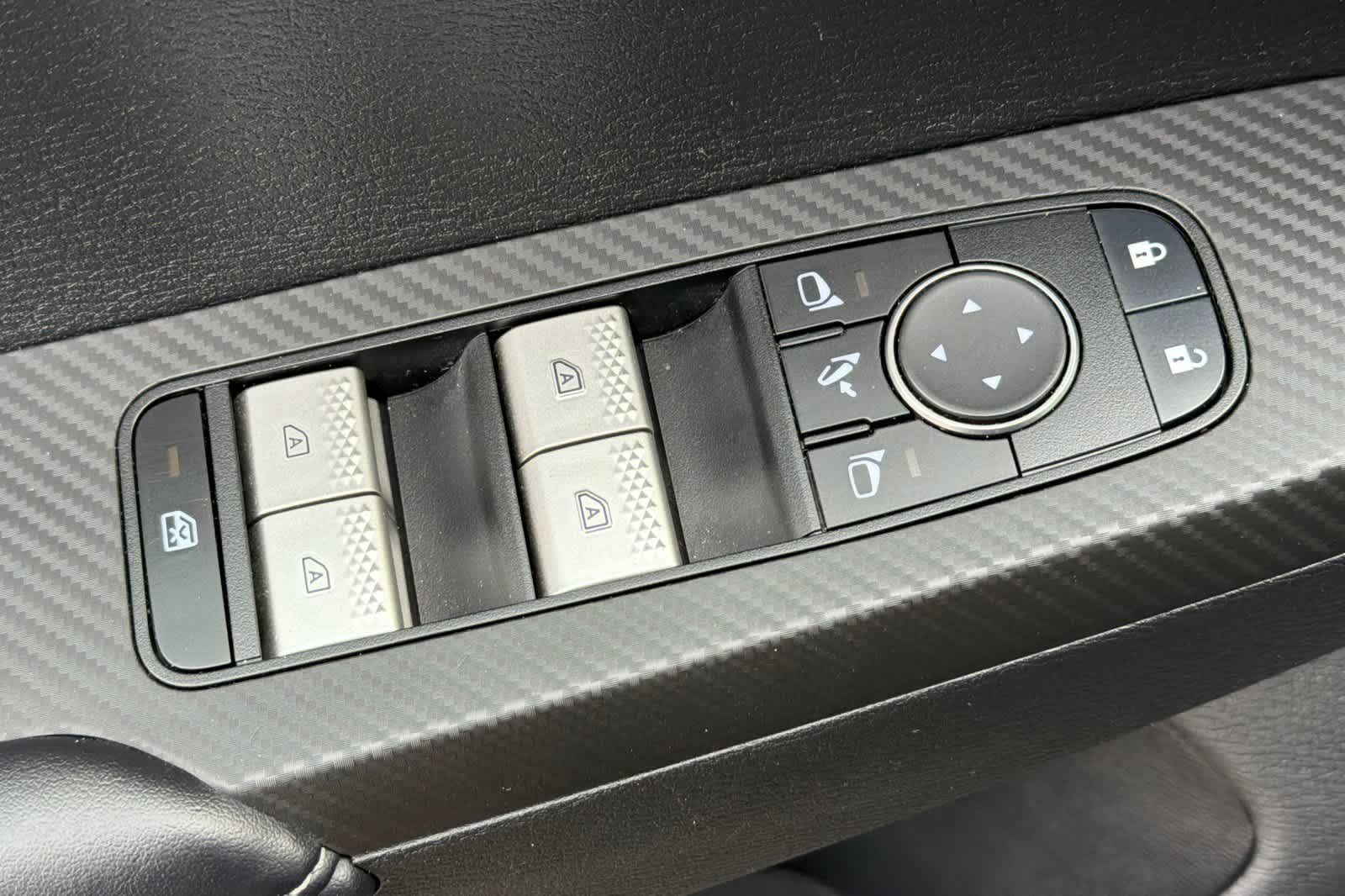 Thumbnail: 2024 Mitsubishi Outlander - 15