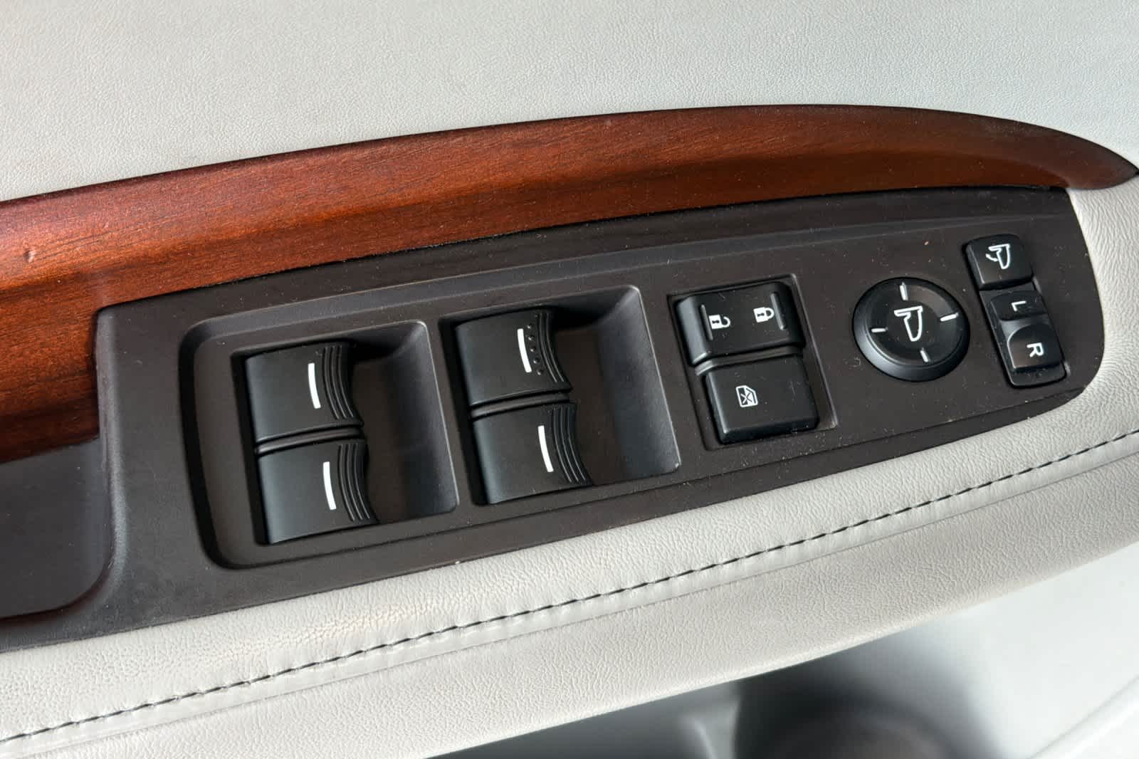 Thumbnail: 2017 Acura MDX - 15