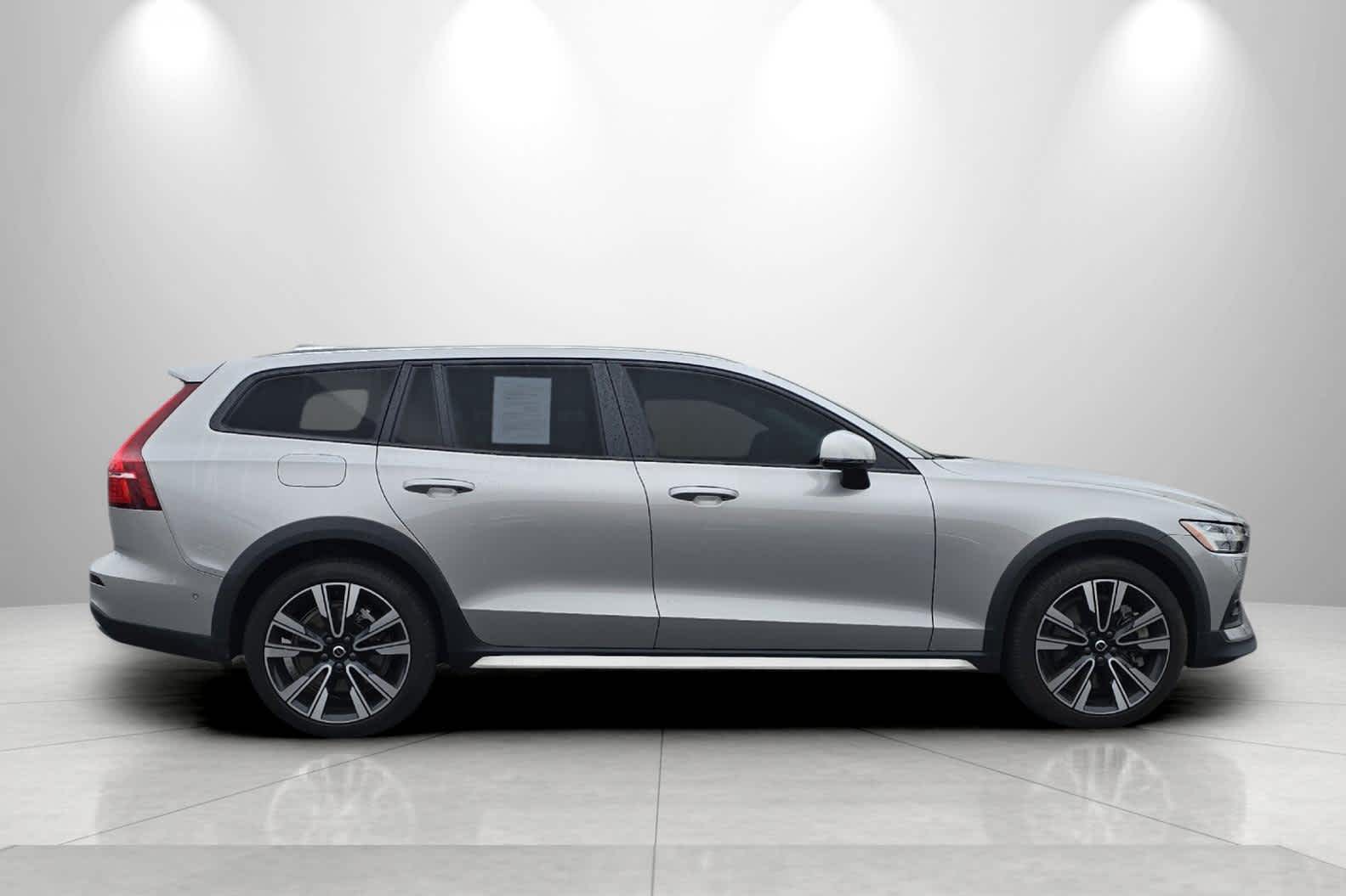 Thumbnail: 2024 Volvo S60 - 8