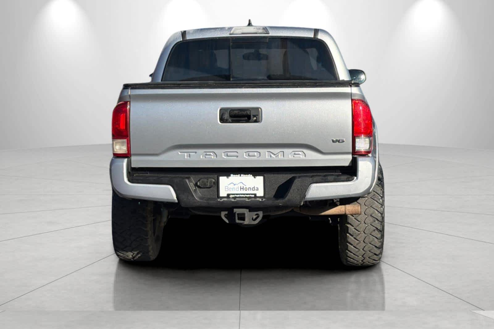 Thumbnail: 2017 Toyota Tacoma - 7