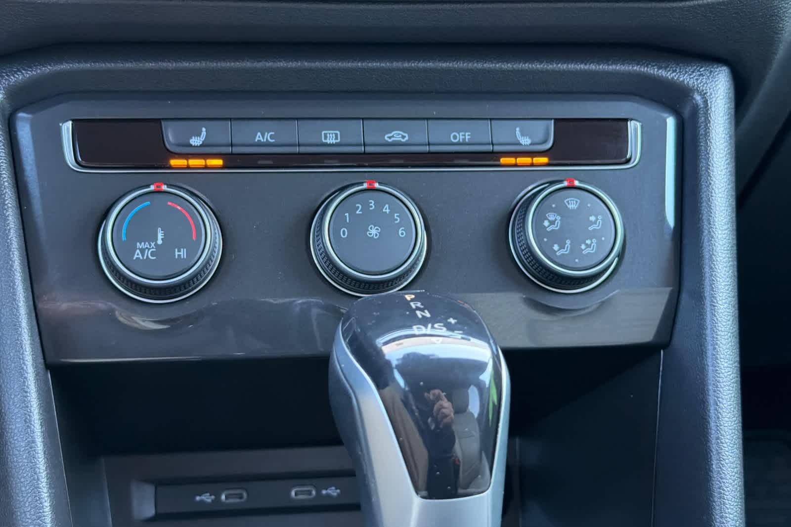 Thumbnail: 2022 Volkswagen Tiguan - 22