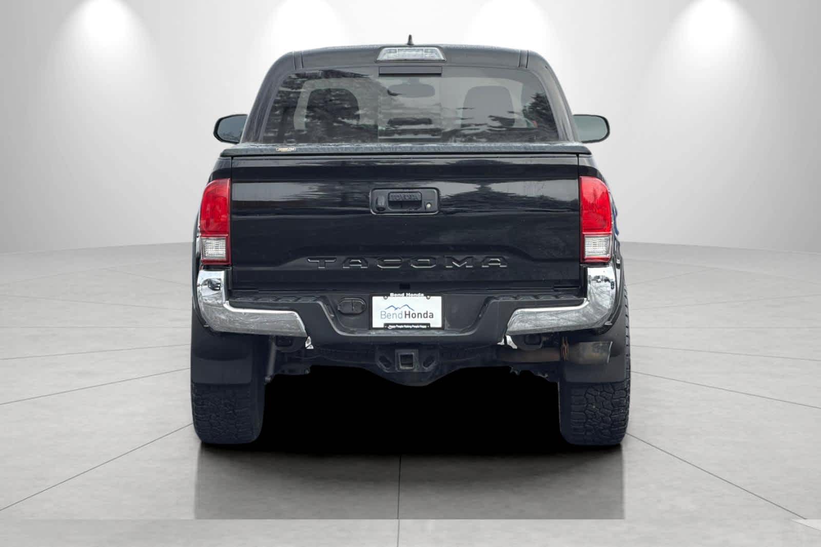 Thumbnail: 2017 Toyota Tacoma - 7