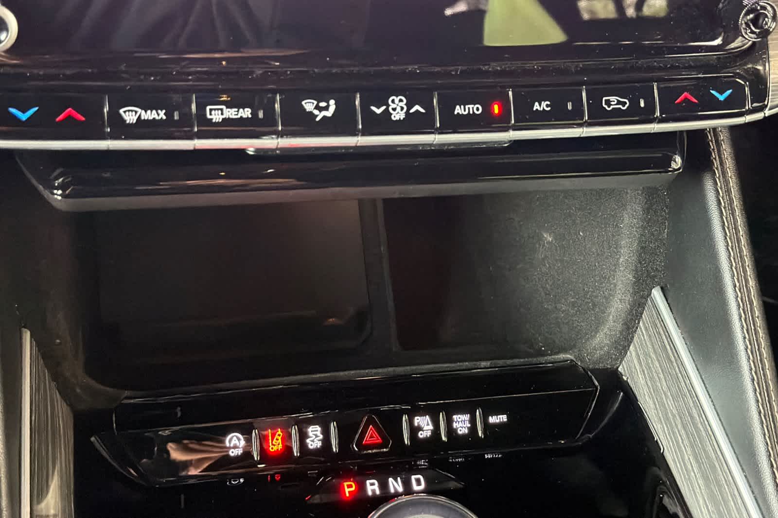 Thumbnail: 2024 Jeep Wagoneer - 24